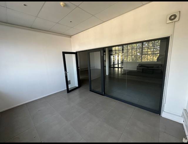 250M² OFFICE TO LET IN WOODSTOCK